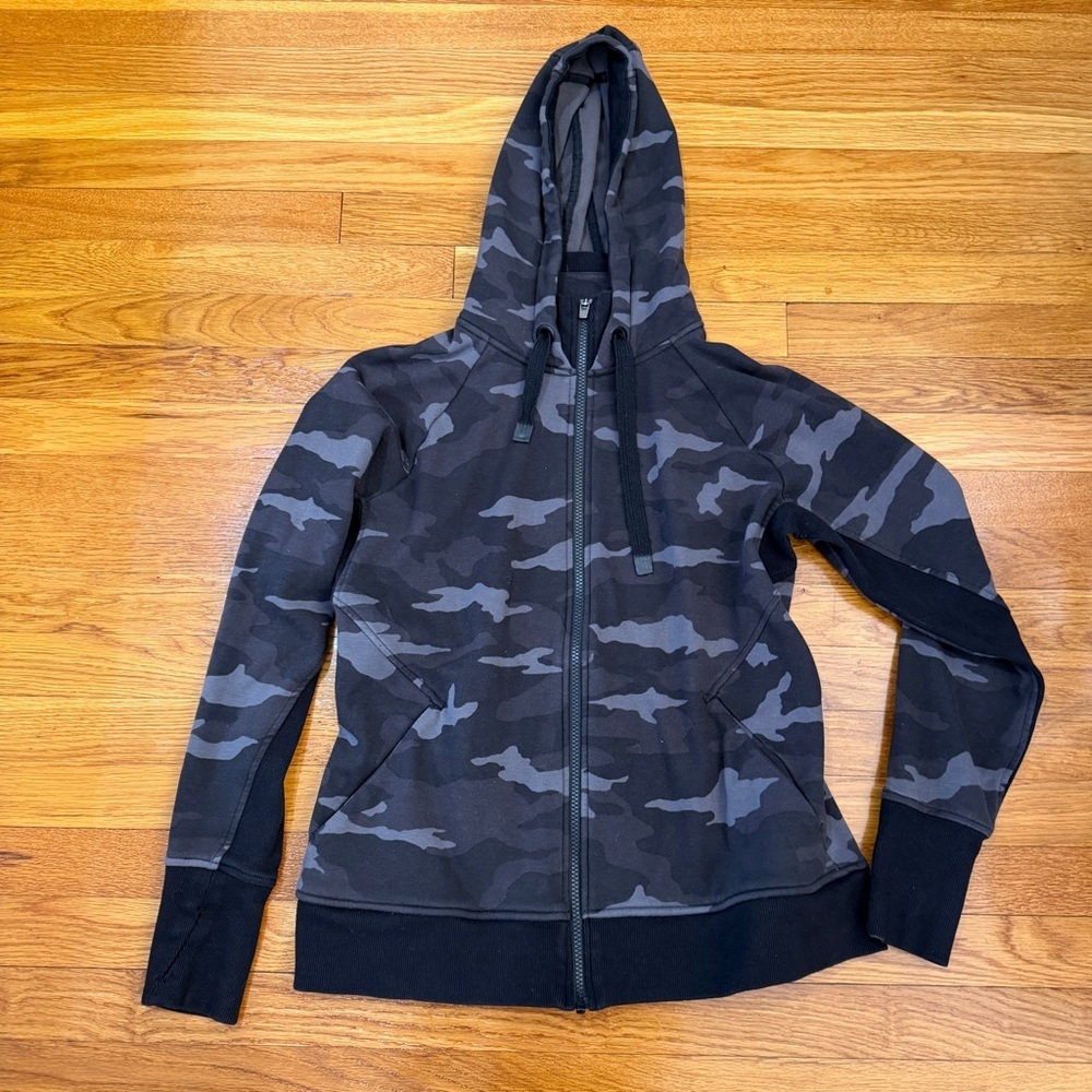 Athleta Triumph Printed Hoodie Full-zip Sweatshirt Black Camouflage - Size Large